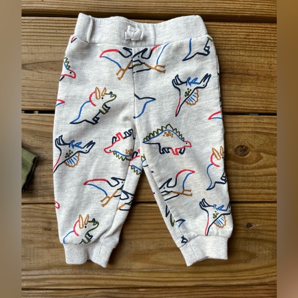 Carter's 12M Toddler long sleeve onesie & sweatpants set - Picture 5 of 6